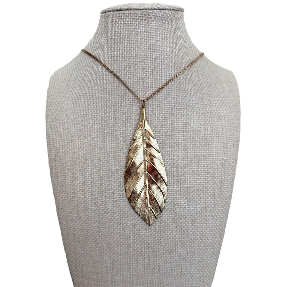 Gold Tone Large Textured Feather Leaf Pendant Long Chain Necklace Boho Descript